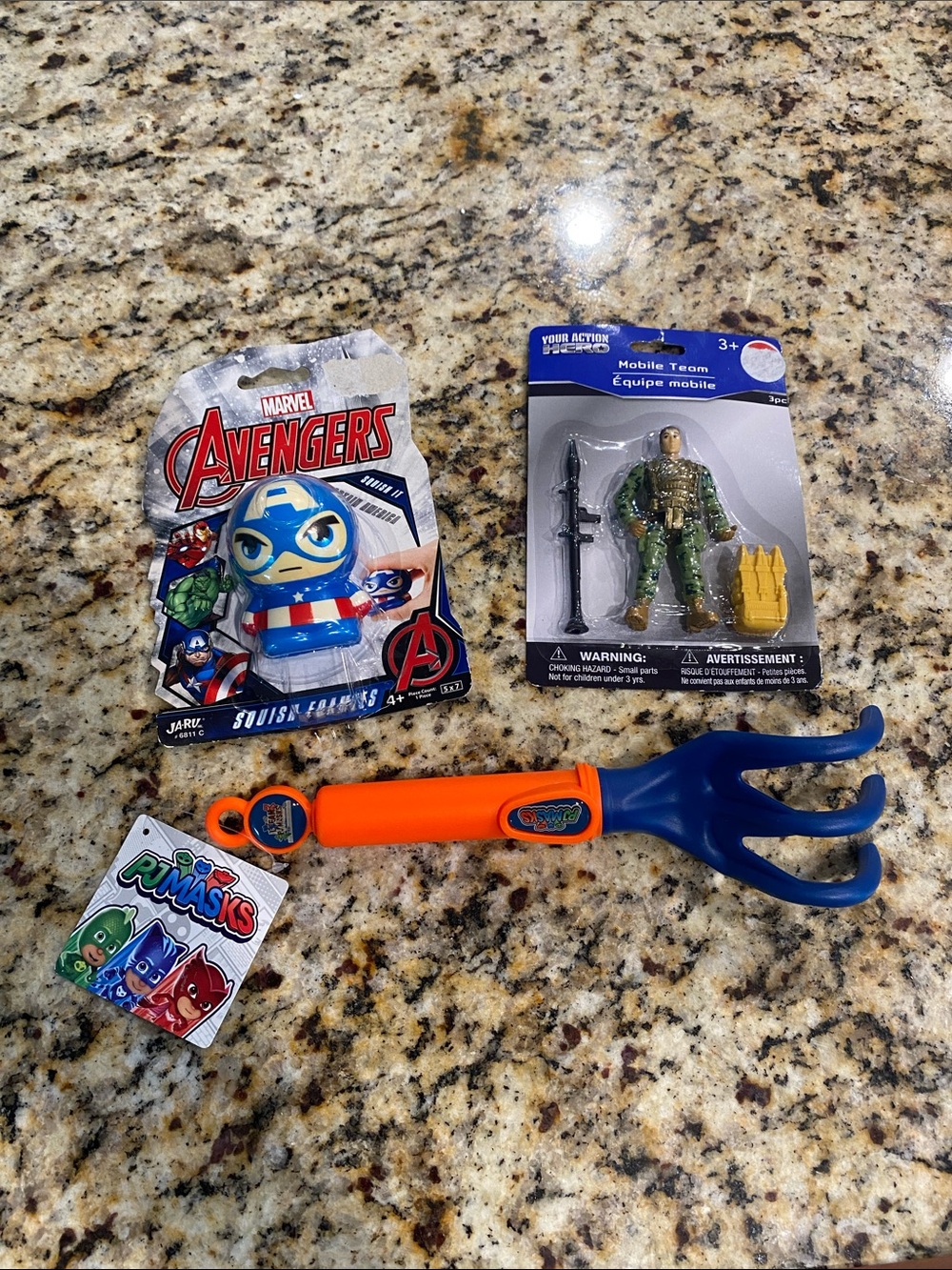 Random pack-Marvel Blue Claw Reach Grabber with Orange Handle and Action Figures